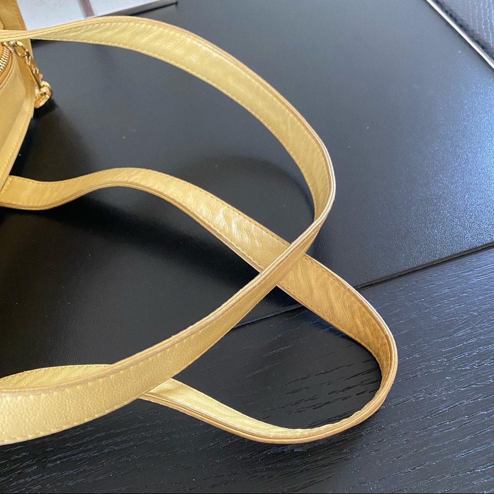 Gianni Versace Vintage Leather Medusa Tote - Picture 5 of 11